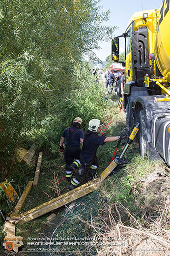 20160823 Baufahrzeugbergung in Tribuswinkel Foto: © Stefan Schneider 20160823 Baufahrzeugbergung in Tribuswinkel Foto: © Stefan Schneider