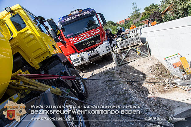 20160823 Baufahrzeugbergung in Tribuswinkel Foto: © Stefan Schneider 20160823 Baufahrzeugbergung in Tribuswinkel Foto: © Stefan Schneider