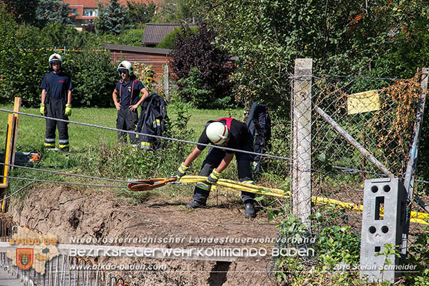 20160823 Baufahrzeugbergung in Tribuswinkel Foto: © Stefan Schneider 20160823 Baufahrzeugbergung in Tribuswinkel Foto: © Stefan Schneider
