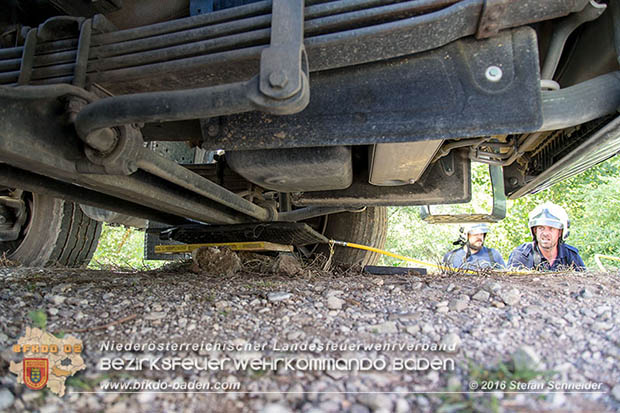 20160823 Baufahrzeugbergung in Tribuswinkel Foto: © Stefan Schneider 20160823 Baufahrzeugbergung in Tribuswinkel Foto: © Stefan Schneider