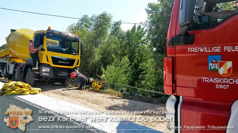 20160823 Baufahrzeugbergung in Tribuswinkel Foto: © FF Tribuswinkel 20160823 Baufahrzeugbergung in Tribuswinkel Foto: © FF Tribuswinkel