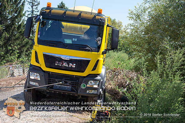 20160823 Baufahrzeugbergung in Tribuswinkel Foto: © Stefan Schneider 20160823 Baufahrzeugbergung in Tribuswinkel Foto: © Stefan Schneider