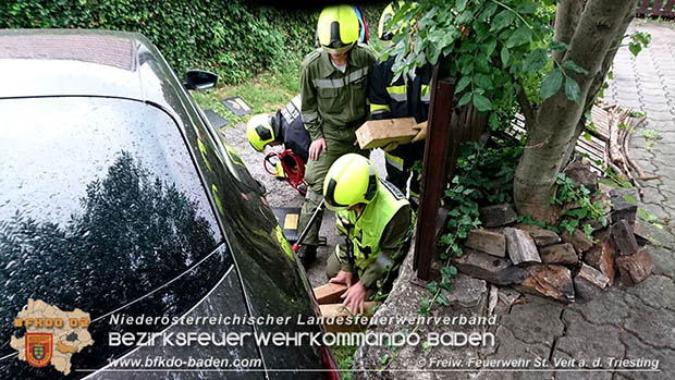 20160829 Aufwendige Fahrzeugbergung in St.Veita.d.Triesting  Fotos: © Michael Hafellner u. Max Weinbauer FF St.Veit