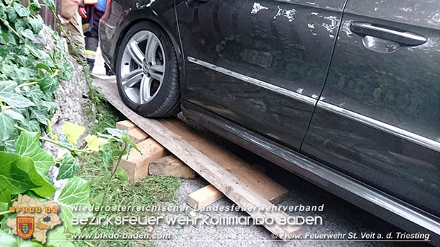 20160829 Aufwendige Fahrzeugbergung in St.Veita.d.Triesting  Fotos: © Michael Hafellner u. Max Weinbauer FF St.Veit