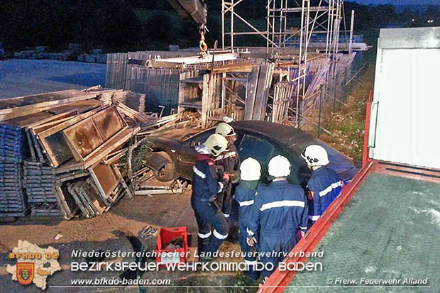 20160926 Pkw rammt Stromverteilerkasten in Alland  Foto: © FF Alland