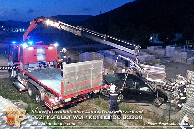 20160926 Pkw rammt Stromverteilerkasten in Alland  Foto: © FF Alland