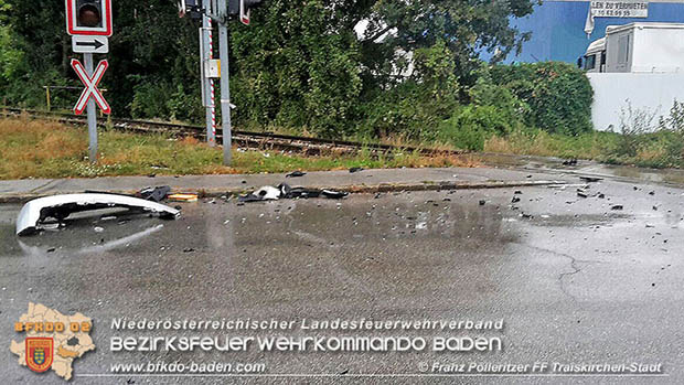 20161004 Pkw gegen Verschublok in Traiskirchen  Foto: © Franz Pölleritzer 
