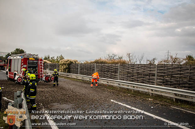 20161010 LKW Unfall A2 Abfahrtsrampe Leobersdorf RFb Wien Foto: © Stefan Schneider 20161010 LKW Unfall A2 Abfahrtsrampe Leobersdorf RFb Wien Foto: © Stefan Schneider