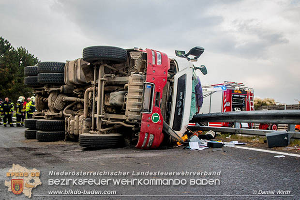 20161010 LKW Unfall A2 Abfahrtsrampe Leobersdorf RFb Wien Foto: © Stefan Schneider 20161010 LKW Unfall A2 Abfahrtsrampe Leobersdorf RFb Wien Foto: © Stefan Schneider