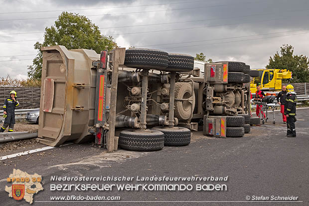 20161010 LKW Unfall A2 Abfahrtsrampe Leobersdorf RFb Wien Foto: © Stefan Schneider 20161010 LKW Unfall A2 Abfahrtsrampe Leobersdorf RFb Wien Foto: © Stefan Schneider