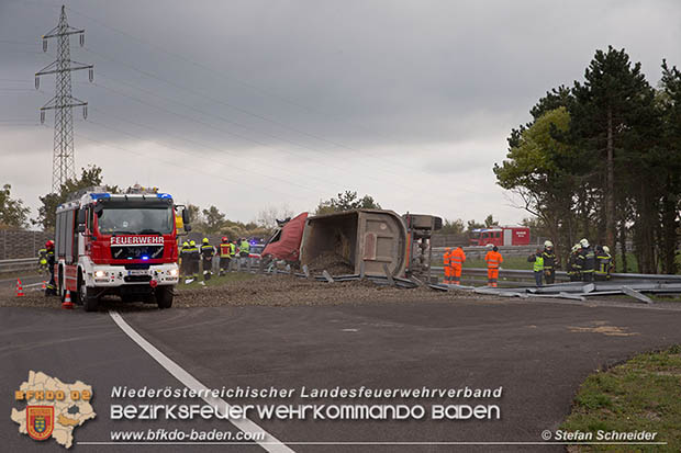 20161010 LKW Unfall A2 Abfahrtsrampe Leobersdorf RFb Wien Foto: © Stefan Schneider 20161010 LKW Unfall A2 Abfahrtsrampe Leobersdorf RFb Wien Foto: © Stefan Schneider