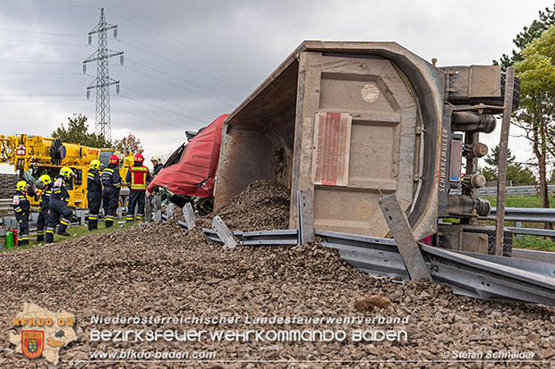 20161010 LKW Unfall A2 Abfahrtsrampe Leobersdorf RFb Wien Foto: © Stefan Schneider 20161010 LKW Unfall A2 Abfahrtsrampe Leobersdorf RFb Wien Foto: © Stefan Schneider