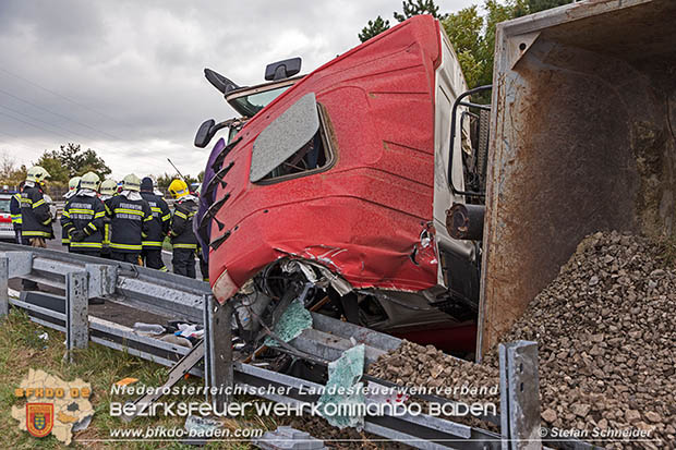 20161010 LKW Unfall A2 Abfahrtsrampe Leobersdorf RFb Wien Foto: © Stefan Schneider 20161010 LKW Unfall A2 Abfahrtsrampe Leobersdorf RFb Wien Foto: © Stefan Schneider