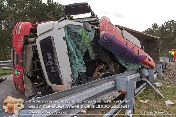 20161010 LKW Unfall A2 Abfahrtsrampe Leobersdorf RFb Wien Foto: © Stefan Schneider 20161010 LKW Unfall A2 Abfahrtsrampe Leobersdorf RFb Wien Foto: © Stefan Schneider