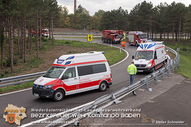 20161010 LKW Unfall A2 Abfahrtsrampe Leobersdorf RFb Wien Foto: © Stefan Schneider 20161010 LKW Unfall A2 Abfahrtsrampe Leobersdorf RFb Wien Foto: © Stefan Schneider