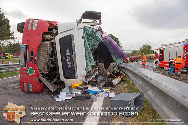 20161010 LKW Unfall A2 Abfahrtsrampe Leobersdorf RFb Wien Foto: © Stefan Schneider 20161010 LKW Unfall A2 Abfahrtsrampe Leobersdorf RFb Wien Foto: © Stefan Schneider
