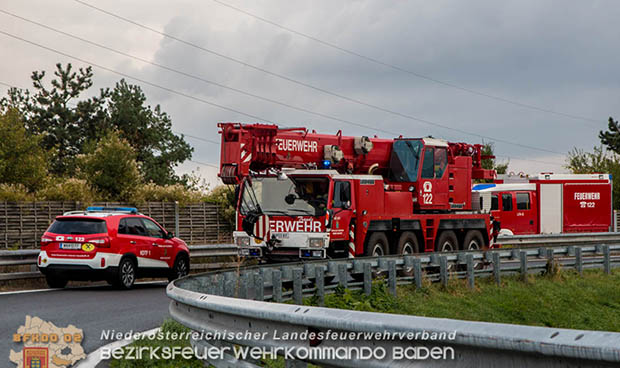 20161010 LKW Unfall A2 Abfahrtsrampe Leobersdorf RFb Wien Foto: © Daniel Wirth 20161010 LKW Unfall A2 Abfahrtsrampe Leobersdorf RFb Wien Foto: © Daniel Wirth