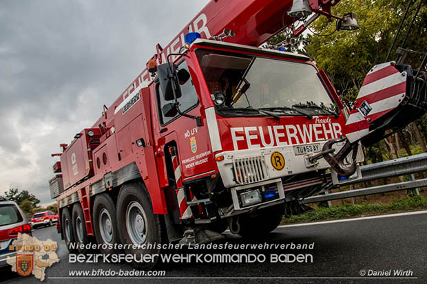 20161010 LKW Unfall A2 Abfahrtsrampe Leobersdorf RFb Wien Foto: © Daniel Wirth 20161010 LKW Unfall A2 Abfahrtsrampe Leobersdorf RFb Wien Foto: © Daniel Wirth