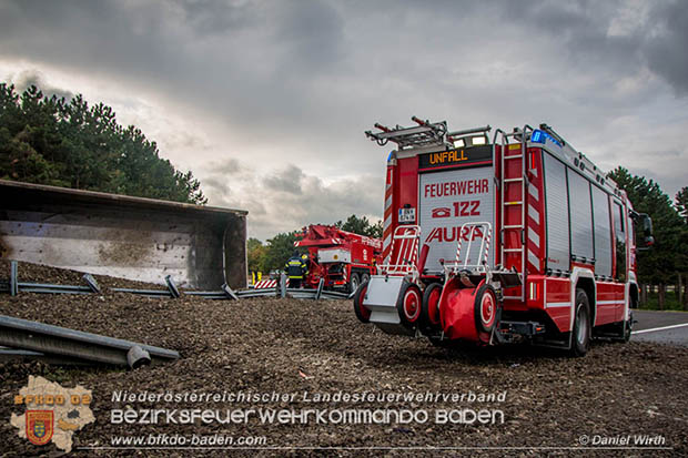 20161010 LKW Unfall A2 Abfahrtsrampe Leobersdorf RFb Wien Foto: © Daniel Wirth 20161010 LKW Unfall A2 Abfahrtsrampe Leobersdorf RFb Wien Foto: © Daniel Wirth