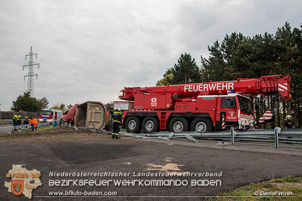 20161010 LKW Unfall A2 Abfahrtsrampe Leobersdorf RFb Wien Foto: © Daniel Wirth 20161010 LKW Unfall A2 Abfahrtsrampe Leobersdorf RFb Wien Foto: © Daniel Wirth
