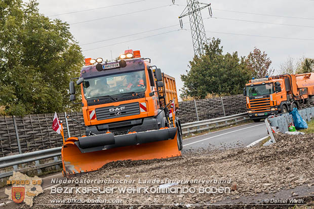 20161010 LKW Unfall A2 Abfahrtsrampe Leobersdorf RFb Wien Foto: © Daniel Wirth 20161010 LKW Unfall A2 Abfahrtsrampe Leobersdorf RFb Wien Foto: © Daniel Wirth
