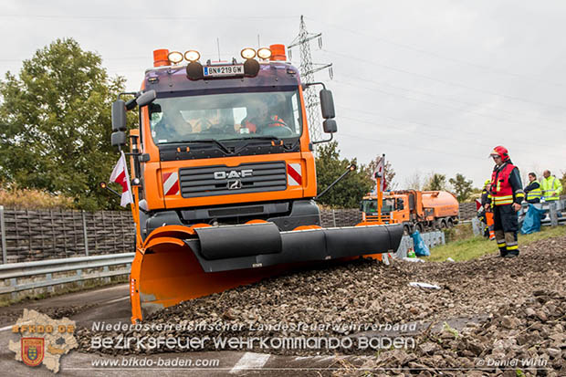 20161010 LKW Unfall A2 Abfahrtsrampe Leobersdorf RFb Wien Foto: © Daniel Wirth 20161010 LKW Unfall A2 Abfahrtsrampe Leobersdorf RFb Wien Foto: © Daniel Wirth