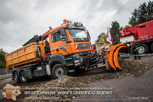 20161010 LKW Unfall A2 Abfahrtsrampe Leobersdorf RFb Wien Foto: © Daniel Wirth 20161010 LKW Unfall A2 Abfahrtsrampe Leobersdorf RFb Wien Foto: © Daniel Wirth