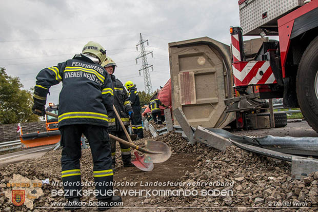 20161010 LKW Unfall A2 Abfahrtsrampe Leobersdorf RFb Wien Foto: © Daniel Wirth 20161010 LKW Unfall A2 Abfahrtsrampe Leobersdorf RFb Wien Foto: © Daniel Wirth