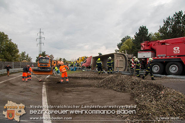 20161010 LKW Unfall A2 Abfahrtsrampe Leobersdorf RFb Wien Foto: © Daniel Wirth 20161010 LKW Unfall A2 Abfahrtsrampe Leobersdorf RFb Wien Foto: © Daniel Wirth