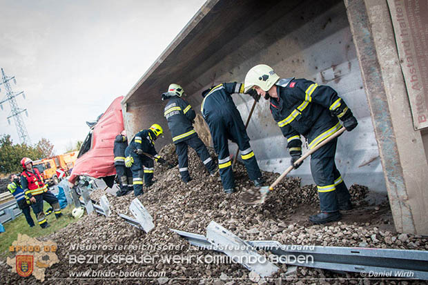 20161010 LKW Unfall A2 Abfahrtsrampe Leobersdorf RFb Wien Foto: © Daniel Wirth 20161010 LKW Unfall A2 Abfahrtsrampe Leobersdorf RFb Wien Foto: © Daniel Wirth