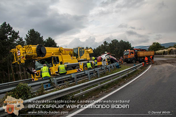 20161010 LKW Unfall A2 Abfahrtsrampe Leobersdorf RFb Wien Foto: © Daniel Wirth 20161010 LKW Unfall A2 Abfahrtsrampe Leobersdorf RFb Wien Foto: © Daniel Wirth