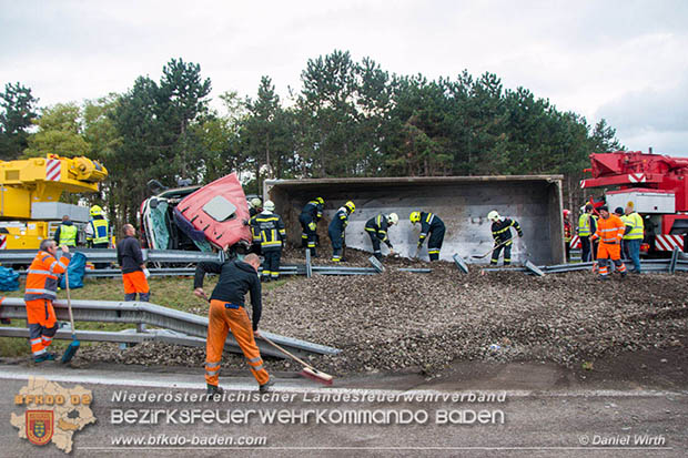 20161010 LKW Unfall A2 Abfahrtsrampe Leobersdorf RFb Wien Foto: © Daniel Wirth 20161010 LKW Unfall A2 Abfahrtsrampe Leobersdorf RFb Wien Foto: © Daniel Wirth