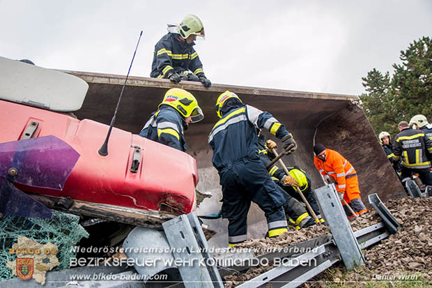 20161010 LKW Unfall A2 Abfahrtsrampe Leobersdorf RFb Wien Foto: © Daniel Wirth 20161010 LKW Unfall A2 Abfahrtsrampe Leobersdorf RFb Wien Foto: © Daniel Wirth