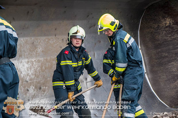 20161010 LKW Unfall A2 Abfahrtsrampe Leobersdorf RFb Wien Foto: © Daniel Wirth 20161010 LKW Unfall A2 Abfahrtsrampe Leobersdorf RFb Wien Foto: © Daniel Wirth