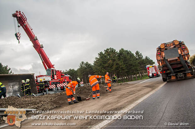 20161010 LKW Unfall A2 Abfahrtsrampe Leobersdorf RFb Wien Foto: © Daniel Wirth 20161010 LKW Unfall A2 Abfahrtsrampe Leobersdorf RFb Wien Foto: © Daniel Wirth