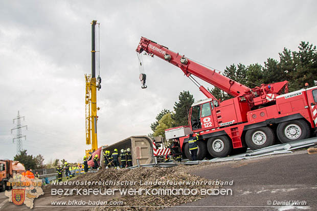 20161010 LKW Unfall A2 Abfahrtsrampe Leobersdorf RFb Wien Foto: © Daniel Wirth 20161010 LKW Unfall A2 Abfahrtsrampe Leobersdorf RFb Wien Foto: © Daniel Wirth