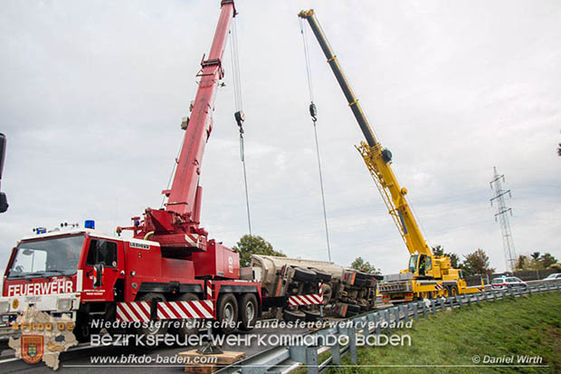 20161010 LKW Unfall A2 Abfahrtsrampe Leobersdorf RFb Wien Foto: © Daniel Wirth 20161010 LKW Unfall A2 Abfahrtsrampe Leobersdorf RFb Wien Foto: © Daniel Wirth