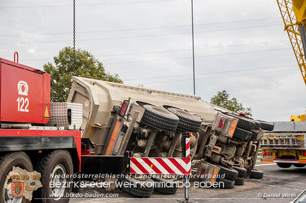 20161010 LKW Unfall A2 Abfahrtsrampe Leobersdorf RFb Wien Foto: © Daniel Wirth 20161010 LKW Unfall A2 Abfahrtsrampe Leobersdorf RFb Wien Foto: © Daniel Wirth