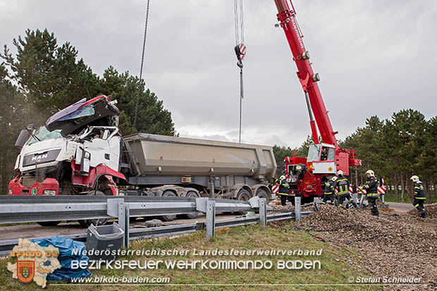20161010 LKW Unfall A2 Abfahrtsrampe Leobersdorf RFb Wien Foto: © Stefan Schneider 20161010 LKW Unfall A2 Abfahrtsrampe Leobersdorf RFb Wien Foto: © Stefan Schneider