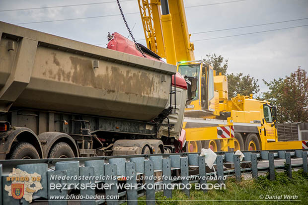 20161010 LKW Unfall A2 Abfahrtsrampe Leobersdorf RFb Wien Foto: © Daniel Wirth 20161010 LKW Unfall A2 Abfahrtsrampe Leobersdorf RFb Wien Foto: © Daniel Wirth