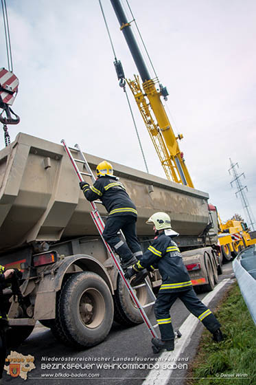 20161010 LKW Unfall A2 Abfahrtsrampe Leobersdorf RFb Wien Foto: © Daniel Wirth 20161010 LKW Unfall A2 Abfahrtsrampe Leobersdorf RFb Wien Foto: © Daniel Wirth