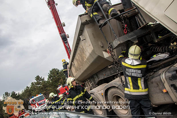 20161010 LKW Unfall A2 Abfahrtsrampe Leobersdorf RFb Wien Foto: © Daniel Wirth 20161010 LKW Unfall A2 Abfahrtsrampe Leobersdorf RFb Wien Foto: © Daniel Wirth