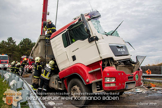 20161010 LKW Unfall A2 Abfahrtsrampe Leobersdorf RFb Wien Foto: © Daniel Wirth 20161010 LKW Unfall A2 Abfahrtsrampe Leobersdorf RFb Wien Foto: © Daniel Wirth