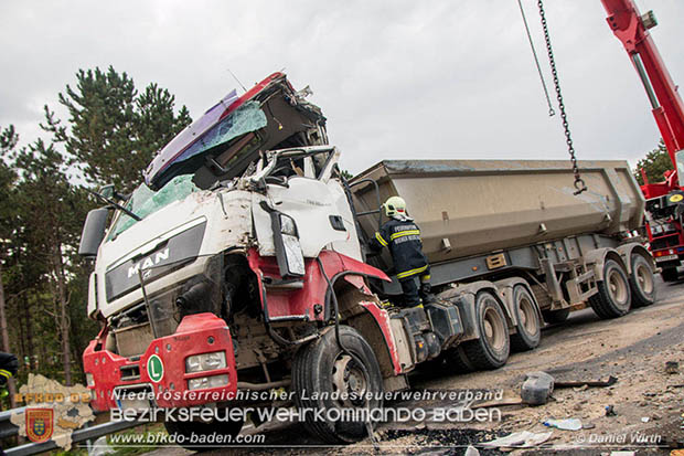20161010 LKW Unfall A2 Abfahrtsrampe Leobersdorf RFb Wien Foto: © Daniel Wirth 20161010 LKW Unfall A2 Abfahrtsrampe Leobersdorf RFb Wien Foto: © Daniel Wirth