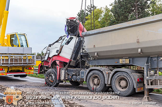20161010 LKW Unfall A2 Abfahrtsrampe Leobersdorf RFb Wien Foto: © Stefan Schneider 20161010 LKW Unfall A2 Abfahrtsrampe Leobersdorf RFb Wien Foto: © Stefan Schneider