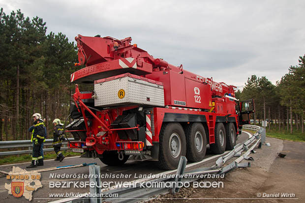 20161010 LKW Unfall A2 Abfahrtsrampe Leobersdorf RFb Wien Foto: © Daniel Wirth 20161010 LKW Unfall A2 Abfahrtsrampe Leobersdorf RFb Wien Foto: © Daniel Wirth