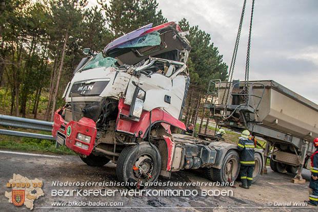 20161010 LKW Unfall A2 Abfahrtsrampe Leobersdorf RFb Wien Foto: © Daniel Wirth 20161010 LKW Unfall A2 Abfahrtsrampe Leobersdorf RFb Wien Foto: © Daniel Wirth