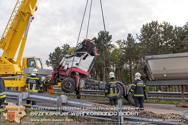 20161010 LKW Unfall A2 Abfahrtsrampe Leobersdorf RFb Wien Foto: © Stefan Schneider 20161010 LKW Unfall A2 Abfahrtsrampe Leobersdorf RFb Wien Foto: © Stefan Schneider