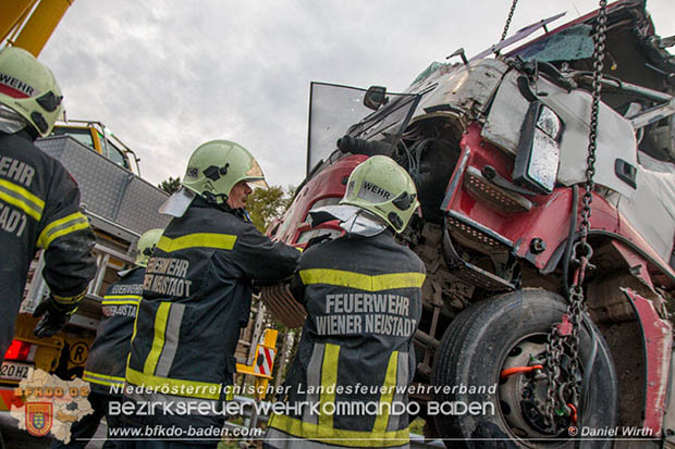20161010 LKW Unfall A2 Abfahrtsrampe Leobersdorf RFb Wien Foto: © Daniel Wirth 20161010 LKW Unfall A2 Abfahrtsrampe Leobersdorf RFb Wien Foto: © Daniel Wirth