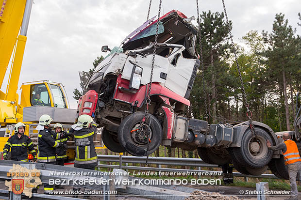 20161010 LKW Unfall A2 Abfahrtsrampe Leobersdorf RFb Wien Foto: © Stefan Schneider 20161010 LKW Unfall A2 Abfahrtsrampe Leobersdorf RFb Wien Foto: © Stefan Schneider